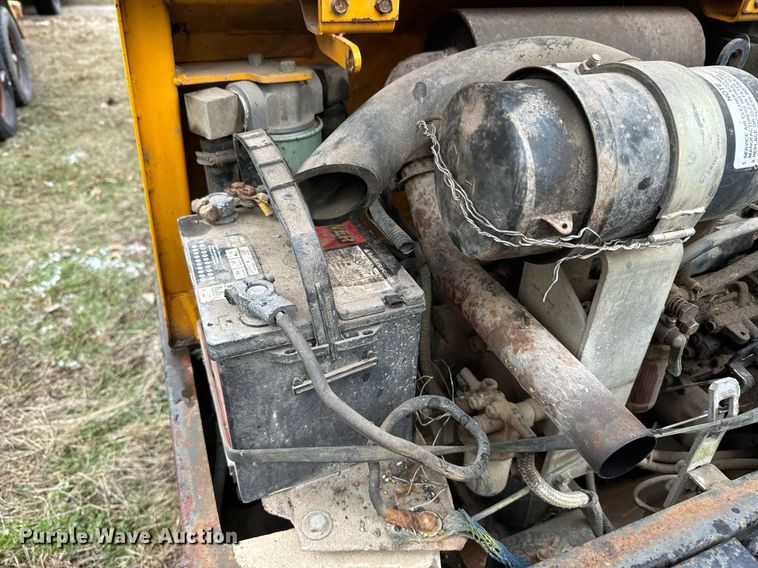 image for item NF9314 1987 John Deere 15 mini excavator