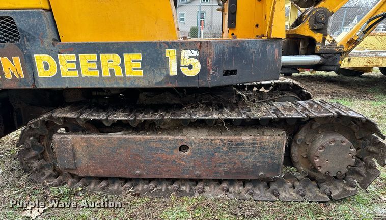 image for item NF9314 1987 John Deere 15 mini excavator