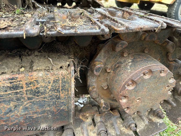 image for item NF9314 1987 John Deere 15 mini excavator