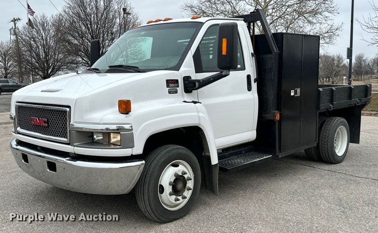 image for item NI9768 2004 GMC C5500 flatbed truck