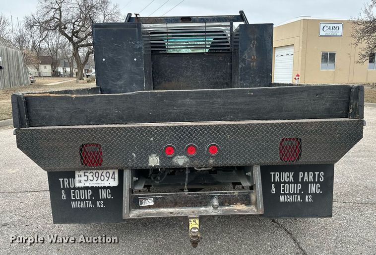 image for item NI9768 2004 GMC C5500 flatbed truck