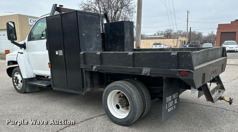image for item NI9768 2004 GMC C5500 flatbed truck