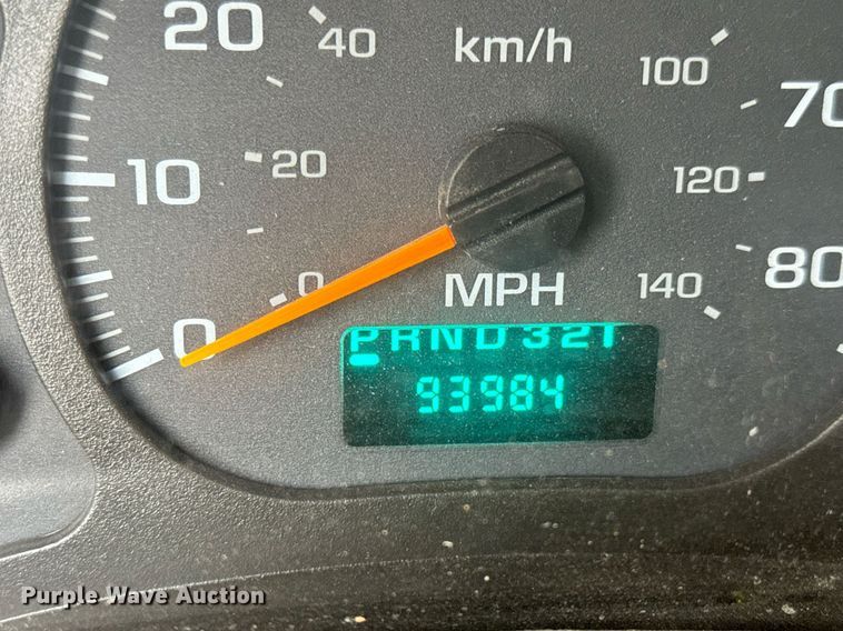 image for item NI9768 2004 GMC C5500 flatbed truck