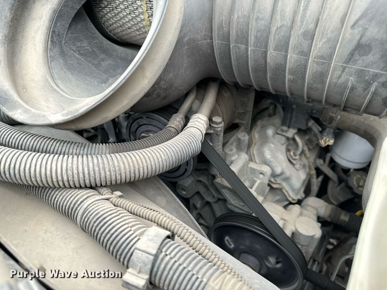 image for item NI9768 2004 GMC C5500 flatbed truck