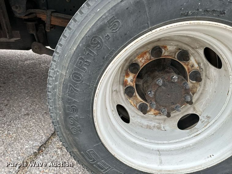 image for item NI9768 2004 GMC C5500 flatbed truck