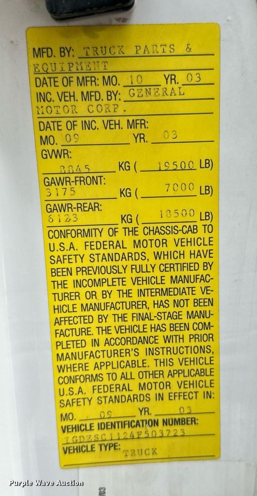 image for item NI9768 2004 GMC C5500 flatbed truck