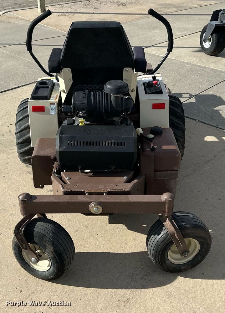 image for item NJ9292 Grasshopper 620T ZTR lawn mower