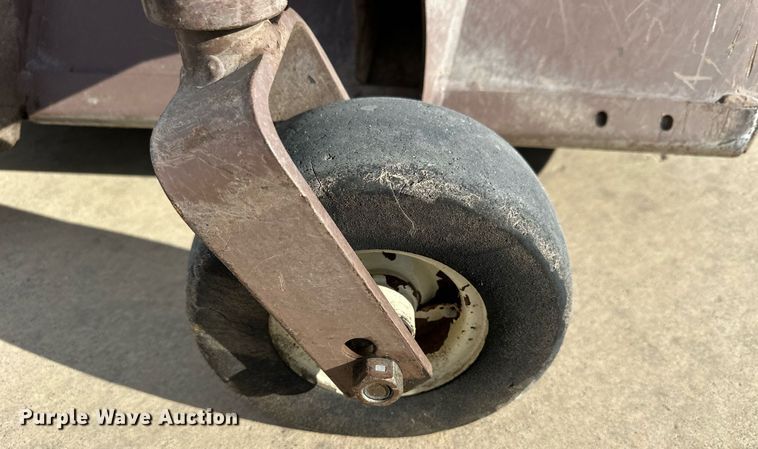 image for item NJ9292 Grasshopper 620T ZTR lawn mower