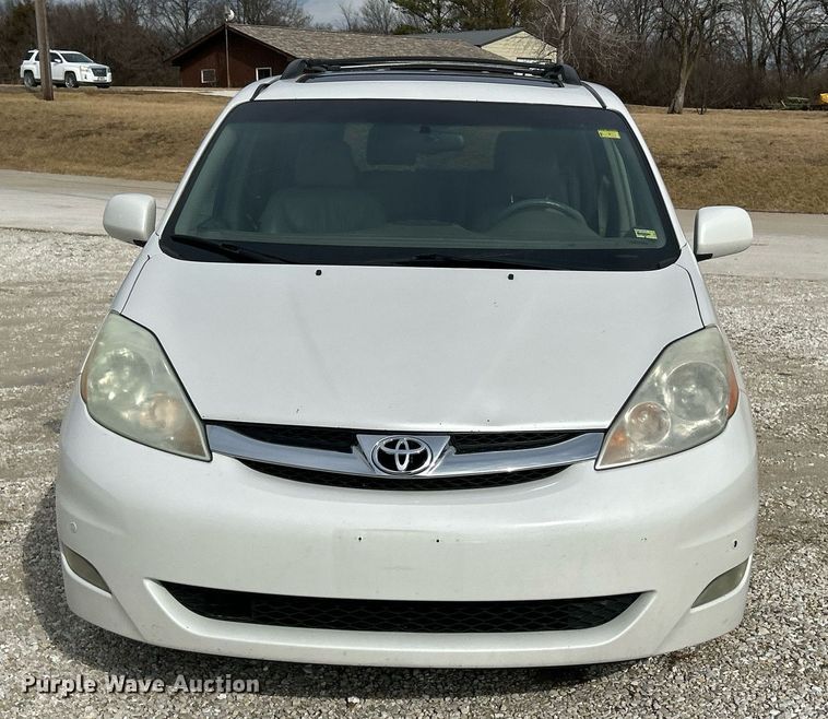 image for item NJ9518 2006 Toyota  Sienna Limited van