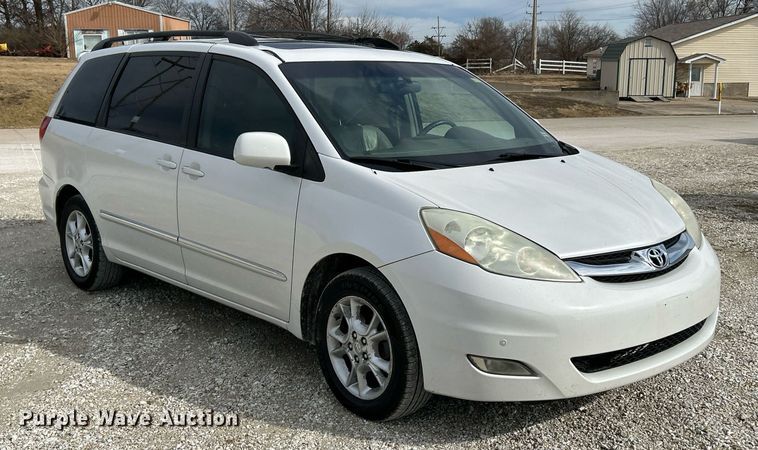 image for item NJ9518 2006 Toyota  Sienna Limited van
