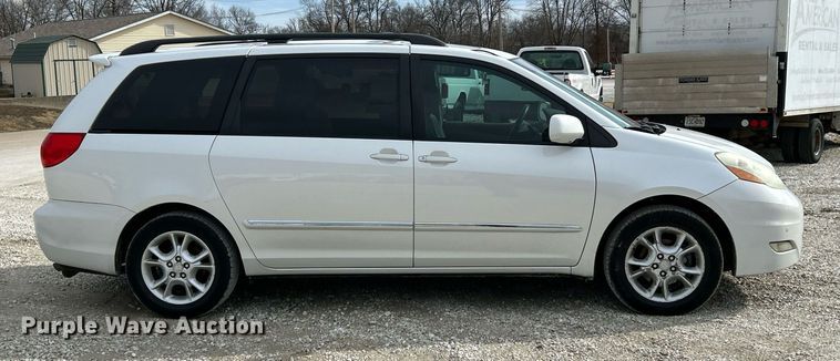 image for item NJ9518 2006 Toyota  Sienna Limited van