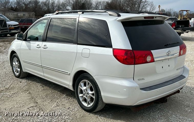 image for item NJ9518 2006 Toyota  Sienna Limited van