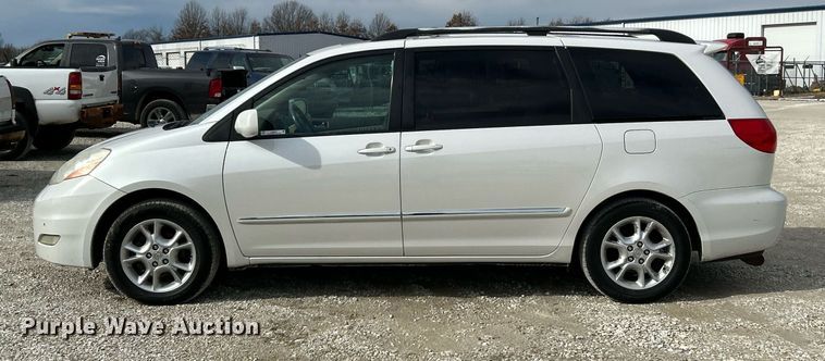 image for item NJ9518 2006 Toyota  Sienna Limited van