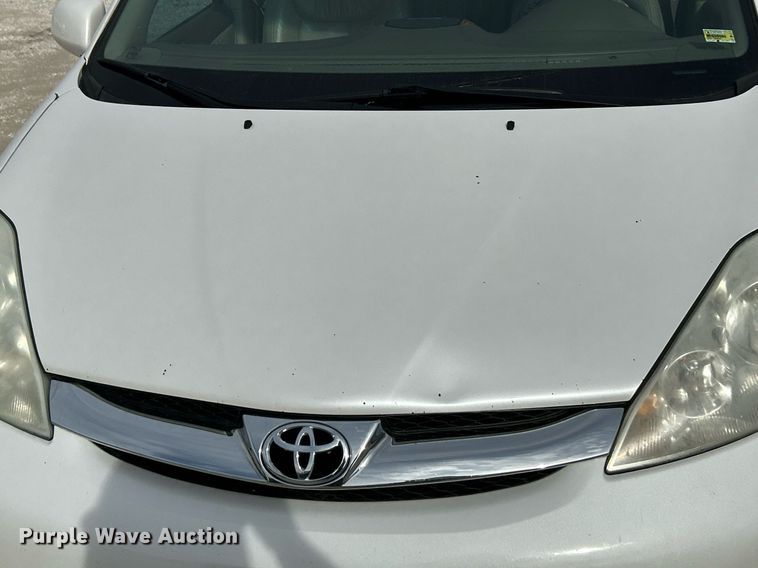 image for item NJ9518 2006 Toyota  Sienna Limited van