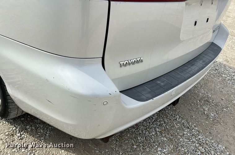 image for item NJ9518 2006 Toyota  Sienna Limited van