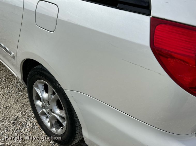 image for item NJ9518 2006 Toyota  Sienna Limited van