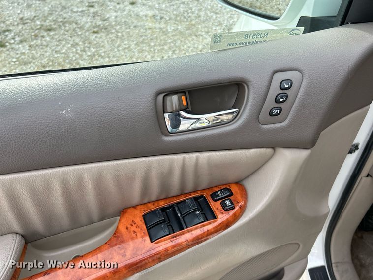 image for item NJ9518 2006 Toyota  Sienna Limited van