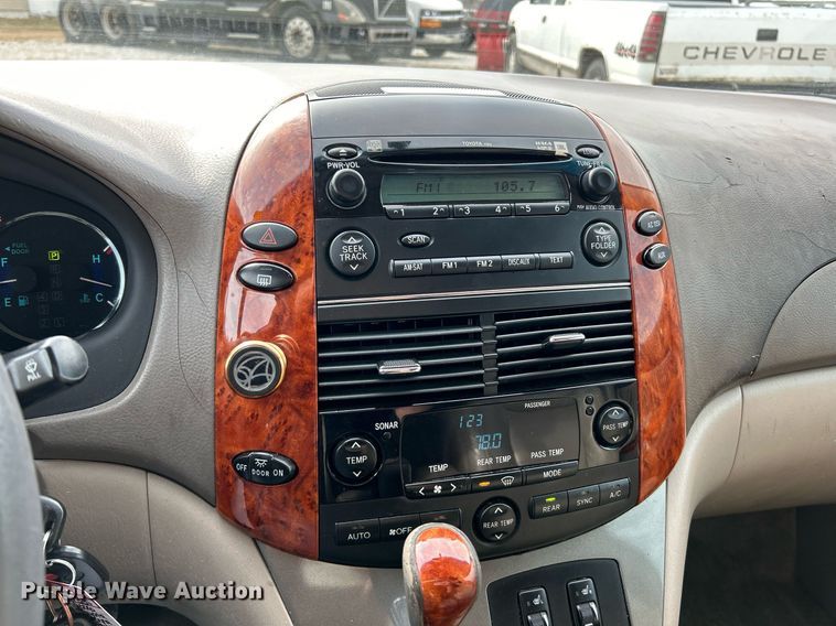 image for item NJ9518 2006 Toyota  Sienna Limited van