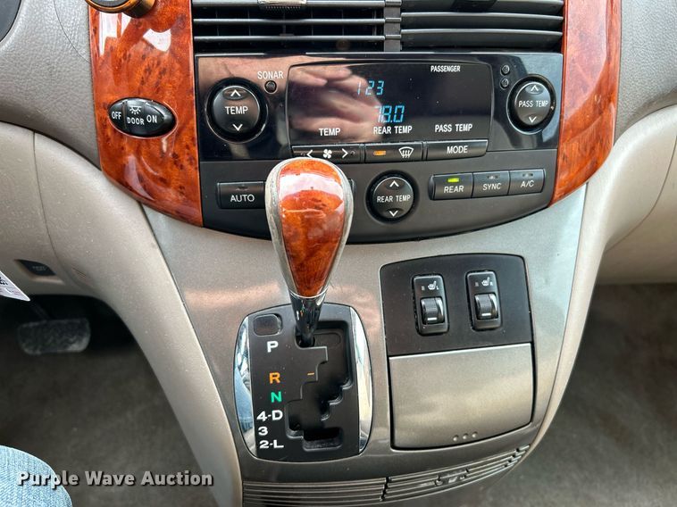 image for item NJ9518 2006 Toyota  Sienna Limited van