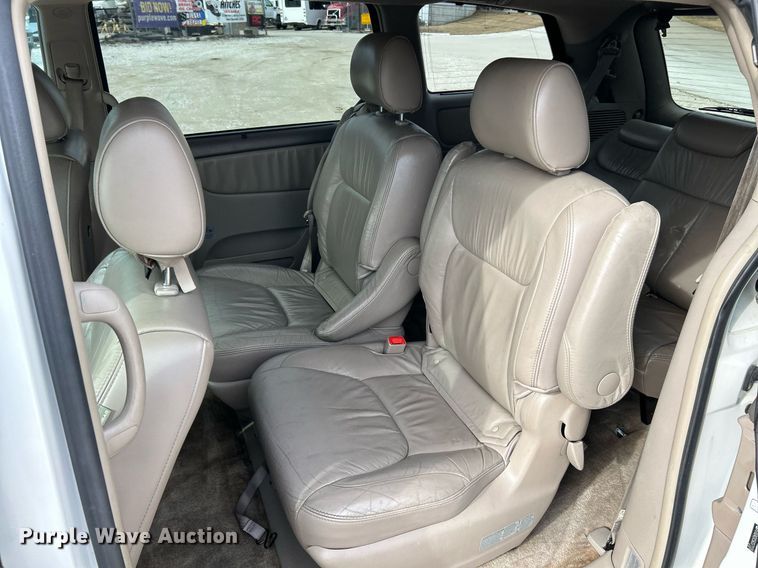 image for item NJ9518 2006 Toyota  Sienna Limited van