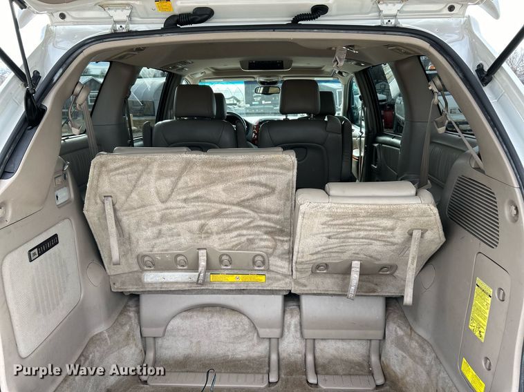 image for item NJ9518 2006 Toyota  Sienna Limited van