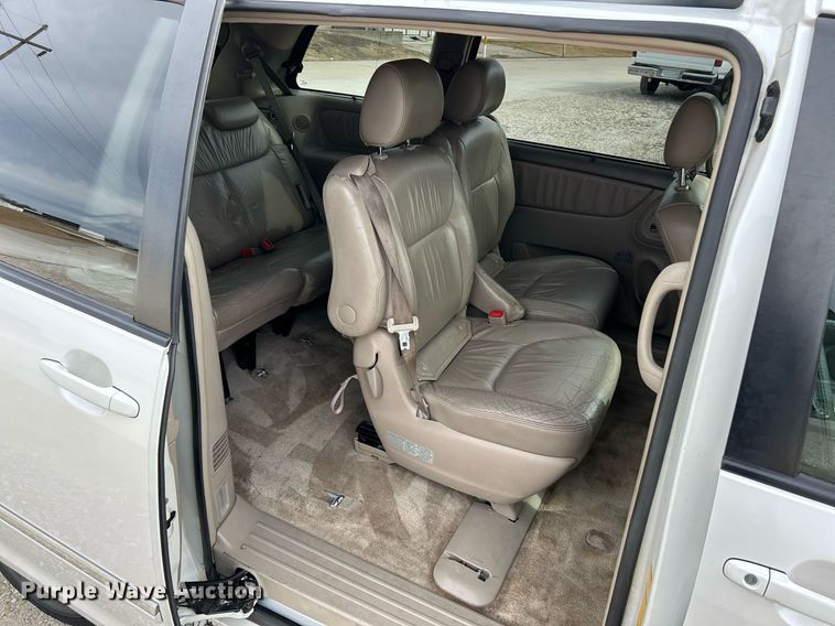 image for item NJ9518 2006 Toyota  Sienna Limited van