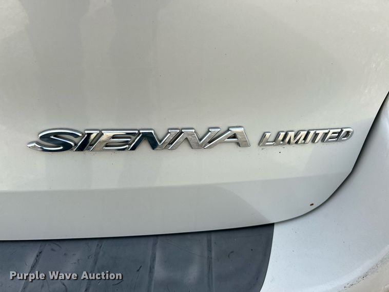 image for item NJ9518 2006 Toyota  Sienna Limited van