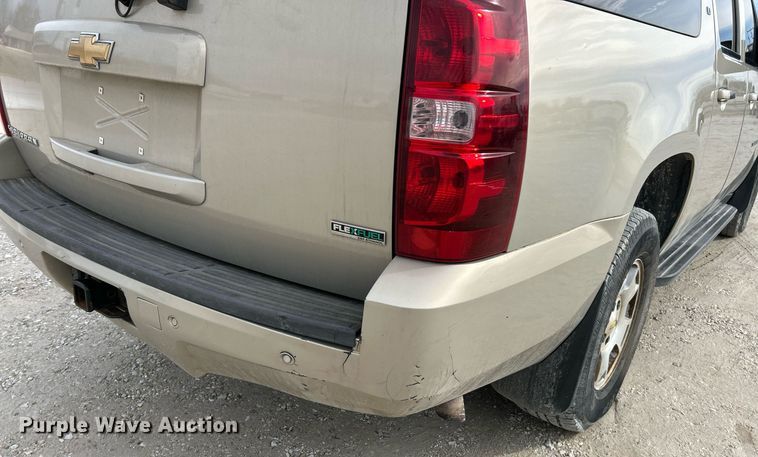 image for item NJ9519 2007 Chevrolet Suburban LT SUV