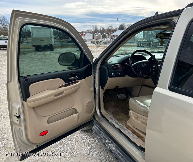 image for item NJ9519 2007 Chevrolet Suburban LT SUV