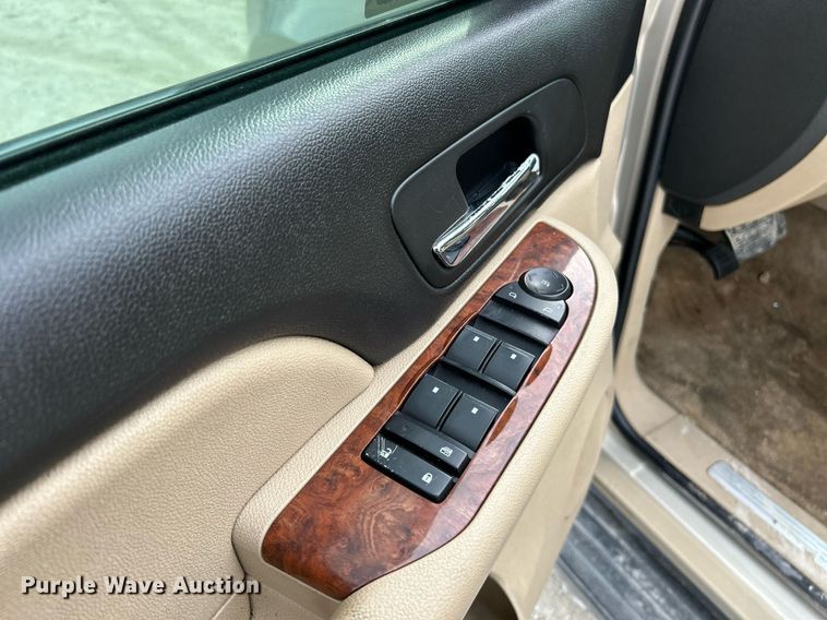 image for item NJ9519 2007 Chevrolet Suburban LT SUV