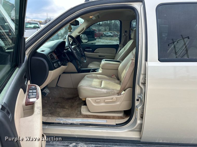 image for item NJ9519 2007 Chevrolet Suburban LT SUV