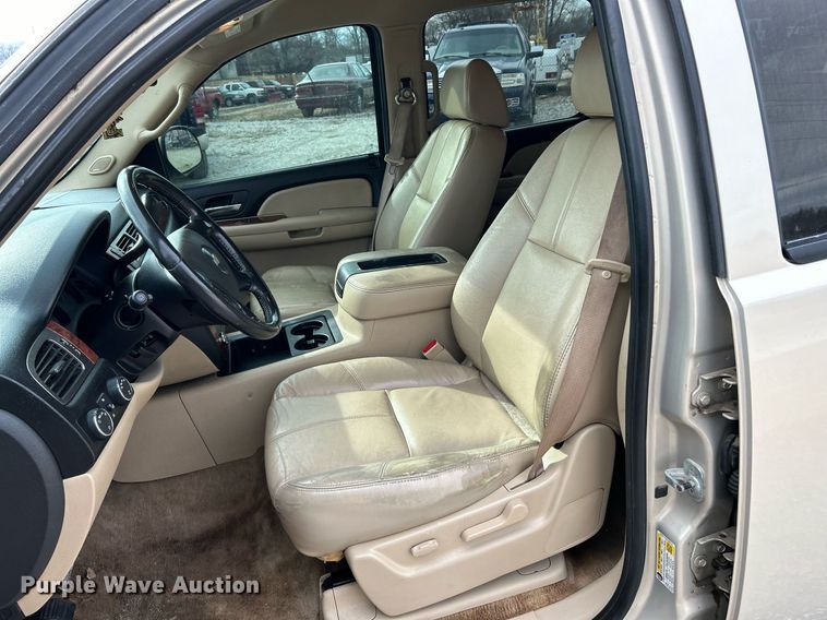 image for item NJ9519 2007 Chevrolet Suburban LT SUV