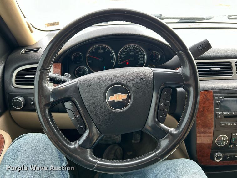 image for item NJ9519 2007 Chevrolet Suburban LT SUV