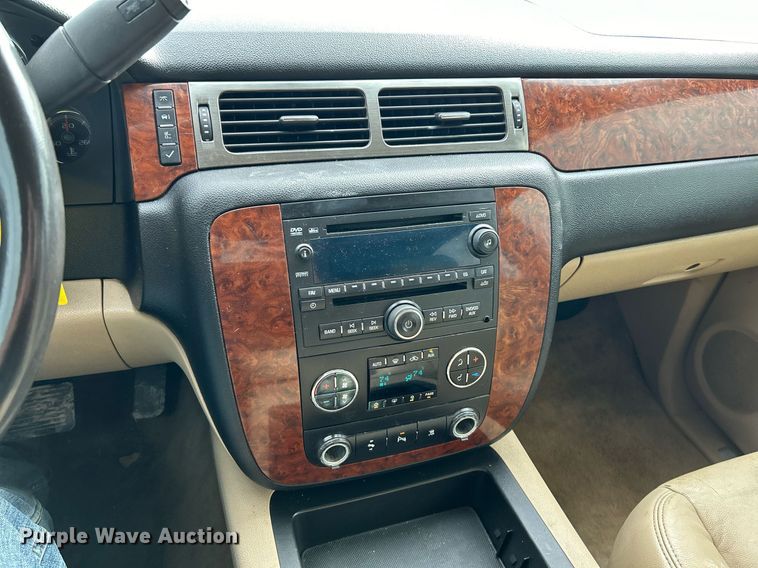 image for item NJ9519 2007 Chevrolet Suburban LT SUV