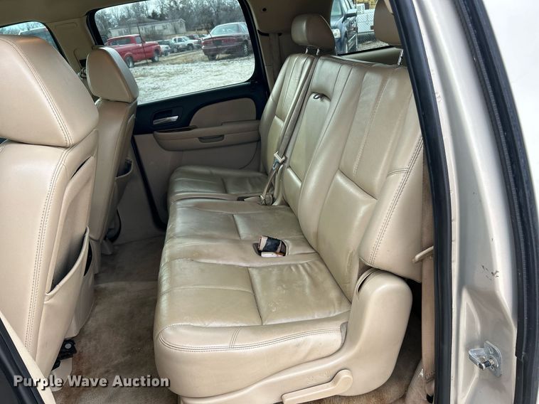 image for item NJ9519 2007 Chevrolet Suburban LT SUV