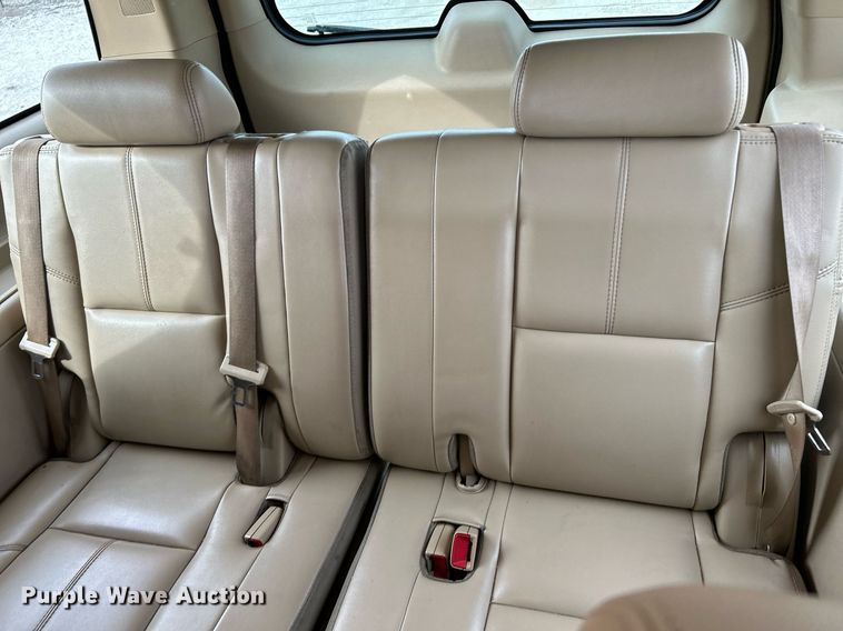 image for item NJ9519 2007 Chevrolet Suburban LT SUV