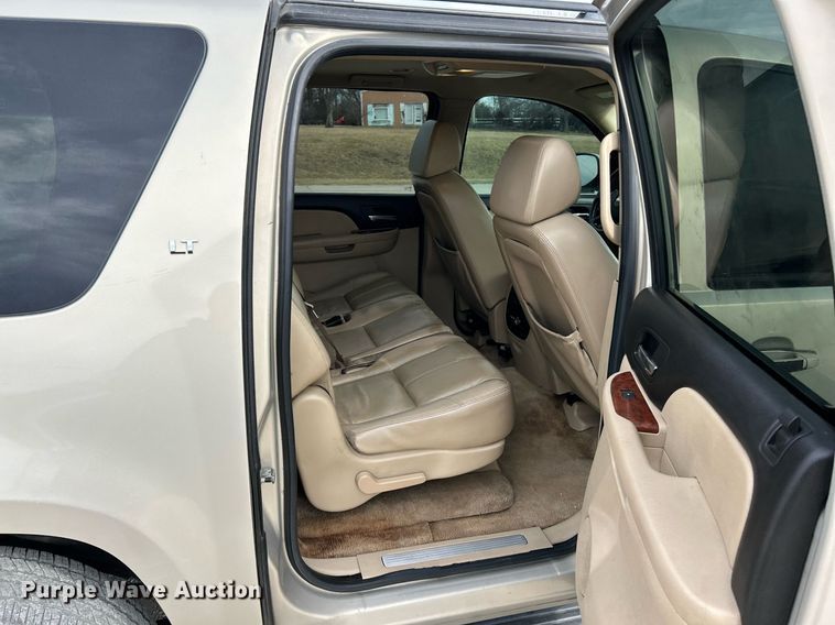 image for item NJ9519 2007 Chevrolet Suburban LT SUV
