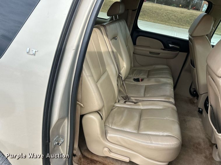 image for item NJ9519 2007 Chevrolet Suburban LT SUV