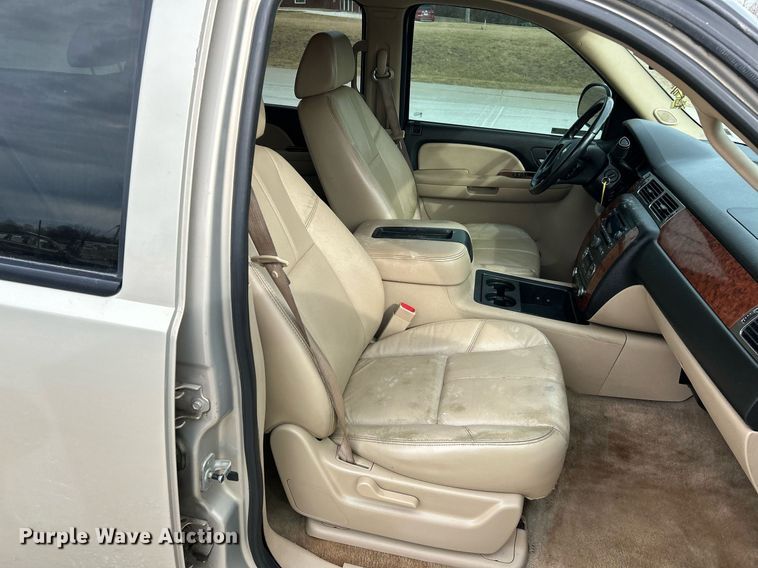 image for item NJ9519 2007 Chevrolet Suburban LT SUV