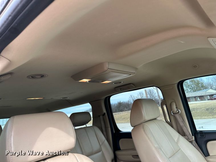 image for item NJ9519 2007 Chevrolet Suburban LT SUV