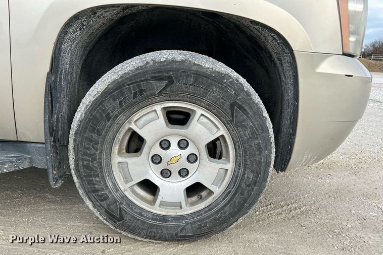 image for item NJ9519 2007 Chevrolet Suburban LT SUV