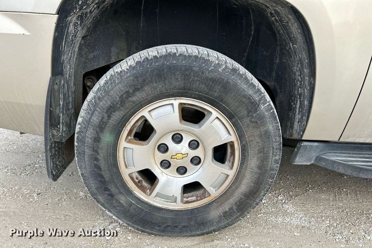 image for item NJ9519 2007 Chevrolet Suburban LT SUV