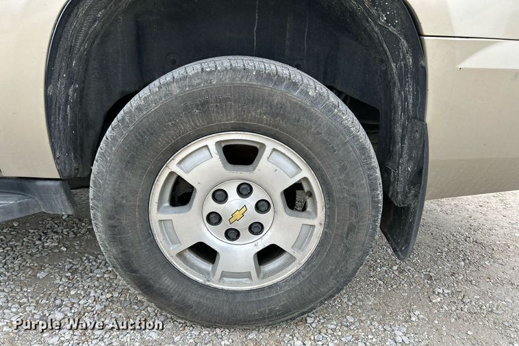 image for item NJ9519 2007 Chevrolet Suburban LT SUV