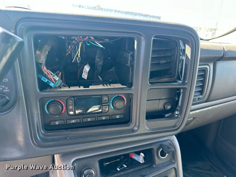 image for item NL9369 2005 GMC  Yukon SUV