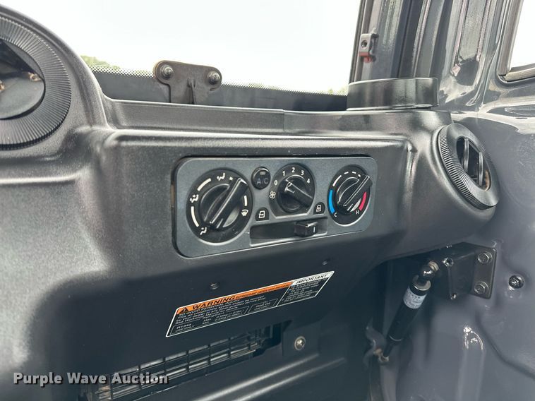 image for item NQ9405 2014 Kubota  RTV-X1100C utility vehicle