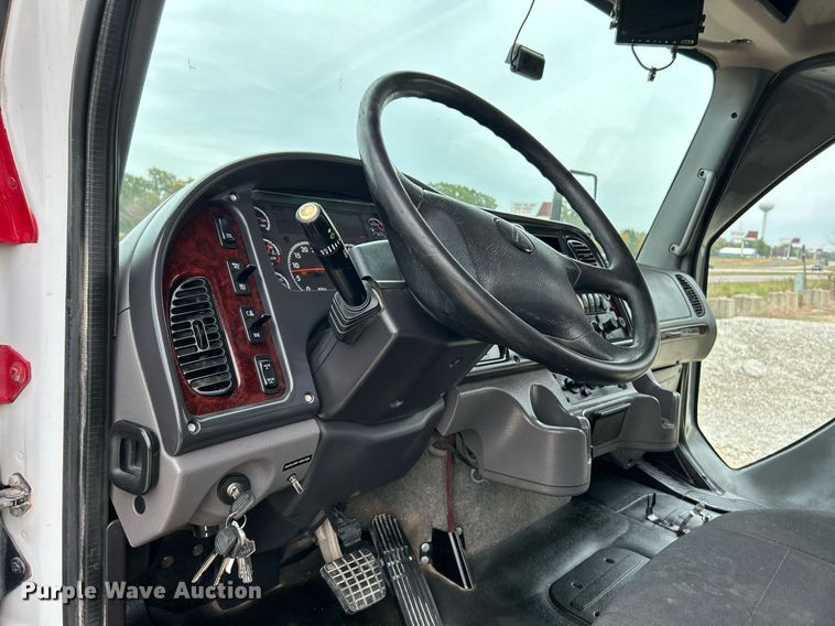 image for item NR9280 2018 Freightliner M2 shuttle bus