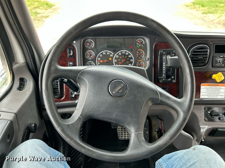 image for item NR9280 2018 Freightliner M2 shuttle bus