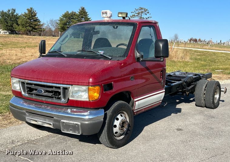 image for item NR9452 2003 Ford E450 Super Duty van cab and chassis