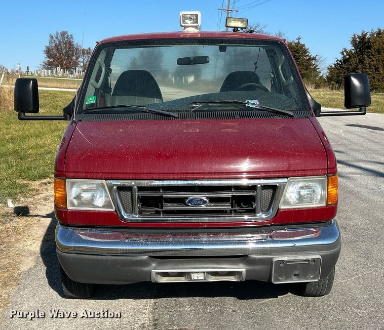 image for item NR9452 2003 Ford E450 Super Duty van cab and chassis