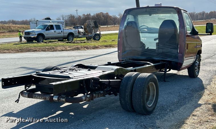 image for item NR9452 2003 Ford E450 Super Duty van cab and chassis
